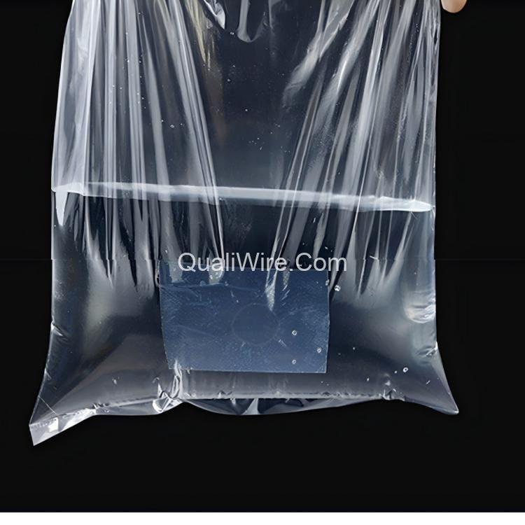 Waterproof and windproof, with good sealing performance.